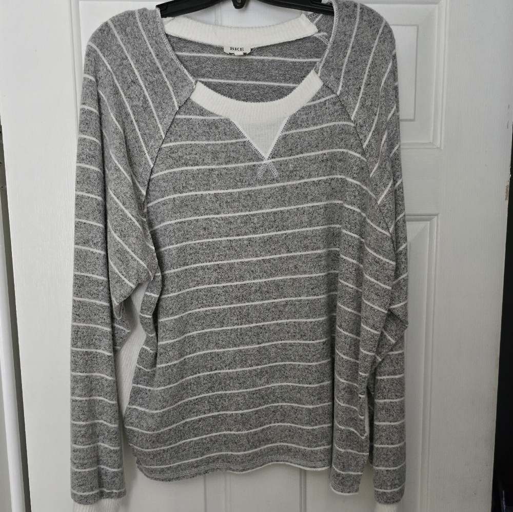 NWOT BKE sweater XL